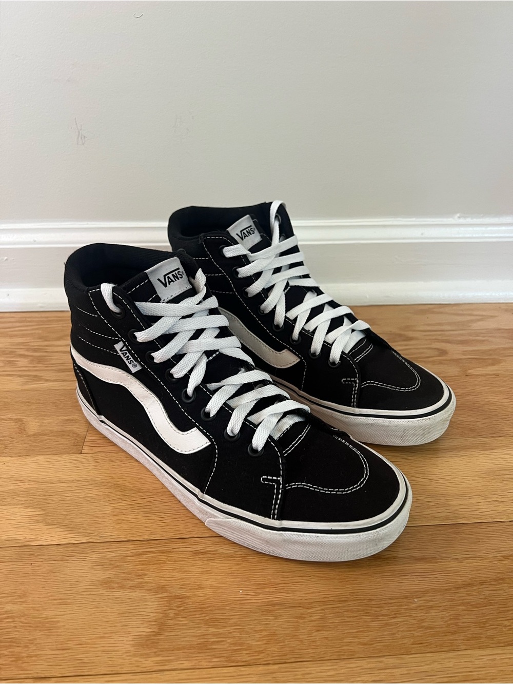 Vans Filmore Hi High-Top Women’s Sneakers in Classic Black/White